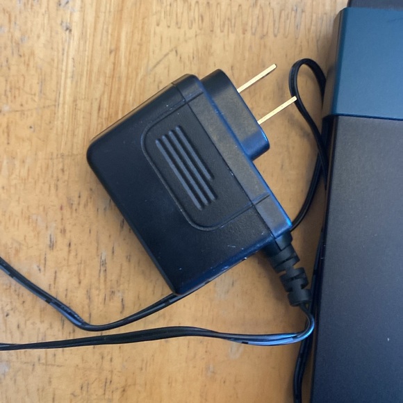 Cisco Linksys EA 2700 Router - Picture 5 of 7